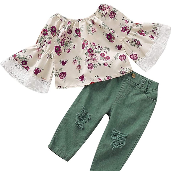 Other - ⭐HP⭐ Floral Top & Distressed Pants Cute 2pc Outfit